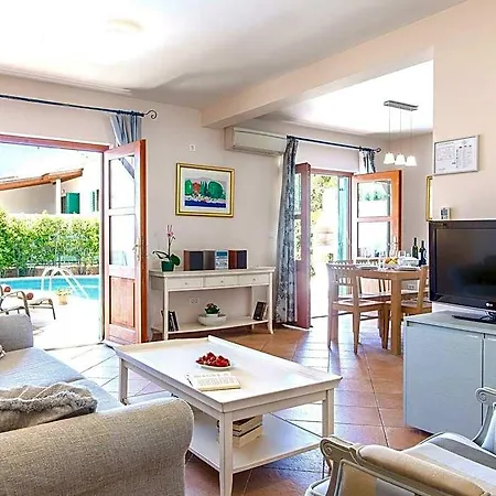 Beautiful With Spacious Terrace And Private Swimming Pool, On The Croatian Island Of Hvar 3*